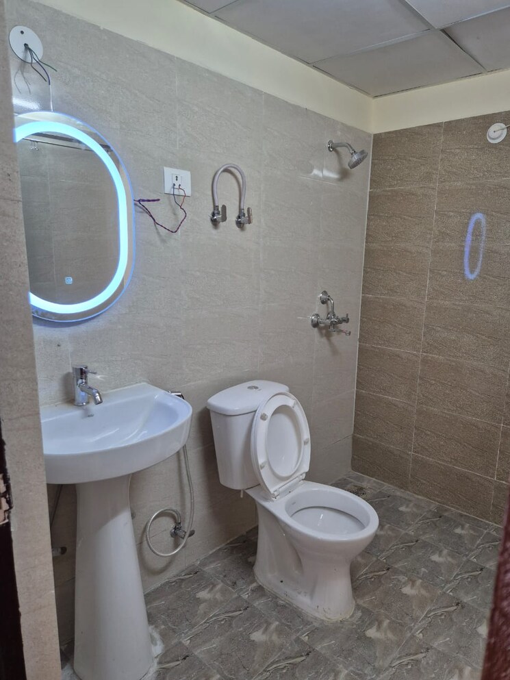 Bathroom, town-park-white-orchid 3 Bedroom 1544 Sq.Ft. Apartment In Sector 16c Greater Noida Greater Noida 9602851