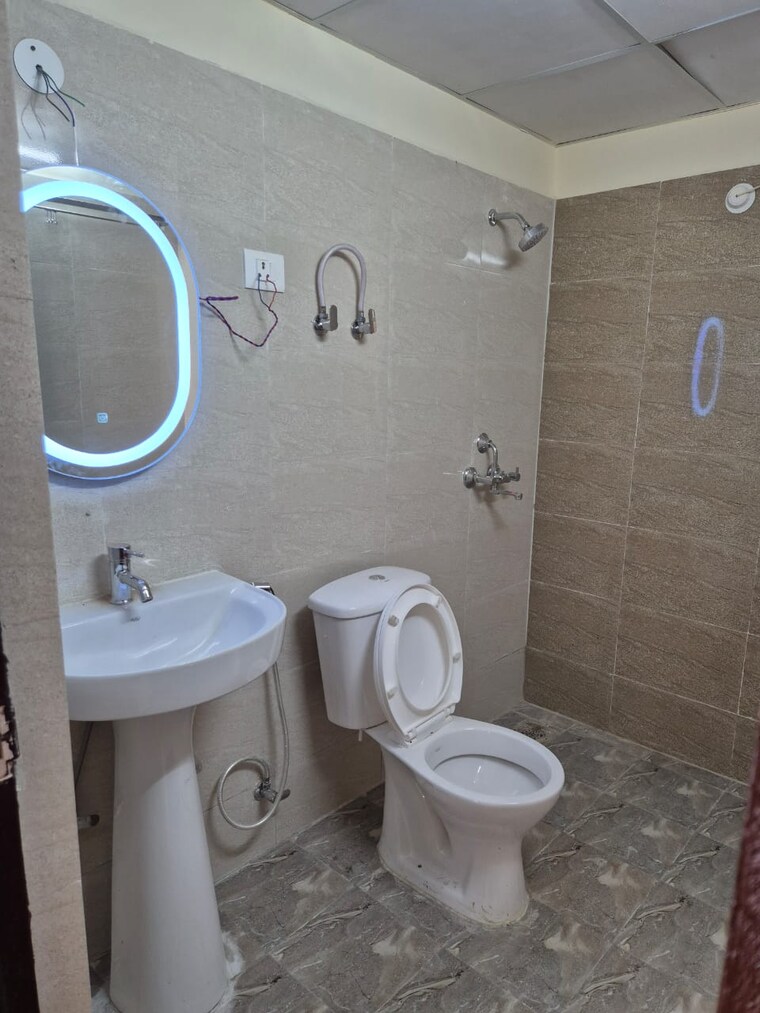 Bathroom, town-park-white-orchid 3 Bedroom 1544 Sq.Ft. Apartment In Sector 16c Greater Noida Greater Noida 9602851