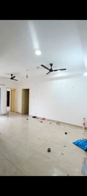 Room in 2 BHK Apartment at Gaur City 2 - 14th Avenue, Sector 16c Greater Noida – for Rent