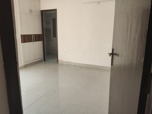 Room in 3 BHK Apartment at Amrapali Golf Homes, Sector 4 Greater Noida – for Sale