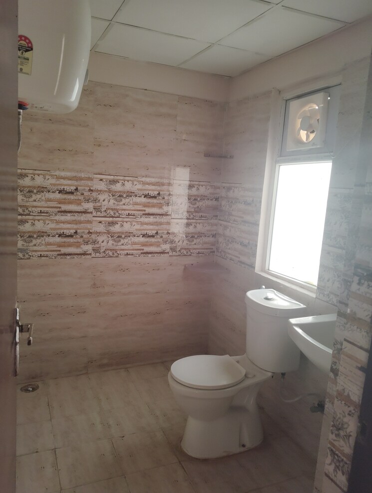 Bathroom, amrapali-golf-homes 3 Bedroom 1595 Sq.Ft. Apartment In Sector 4 Greater Noida Greater Noida 9602881