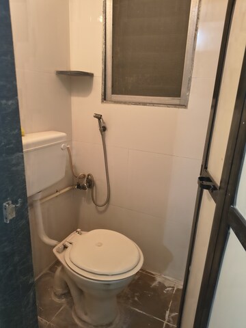 Master Bedroom in 2 BHK Apartment at Kurla East – for Rent