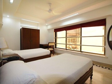 Bedroom in 4 BHK Apartment at Clefepete Apartment, Pali Hill – for Rent