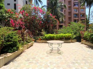 4 BHK Apartment – Garden View at Clefepete Apartment, Pali Hill - for Rent