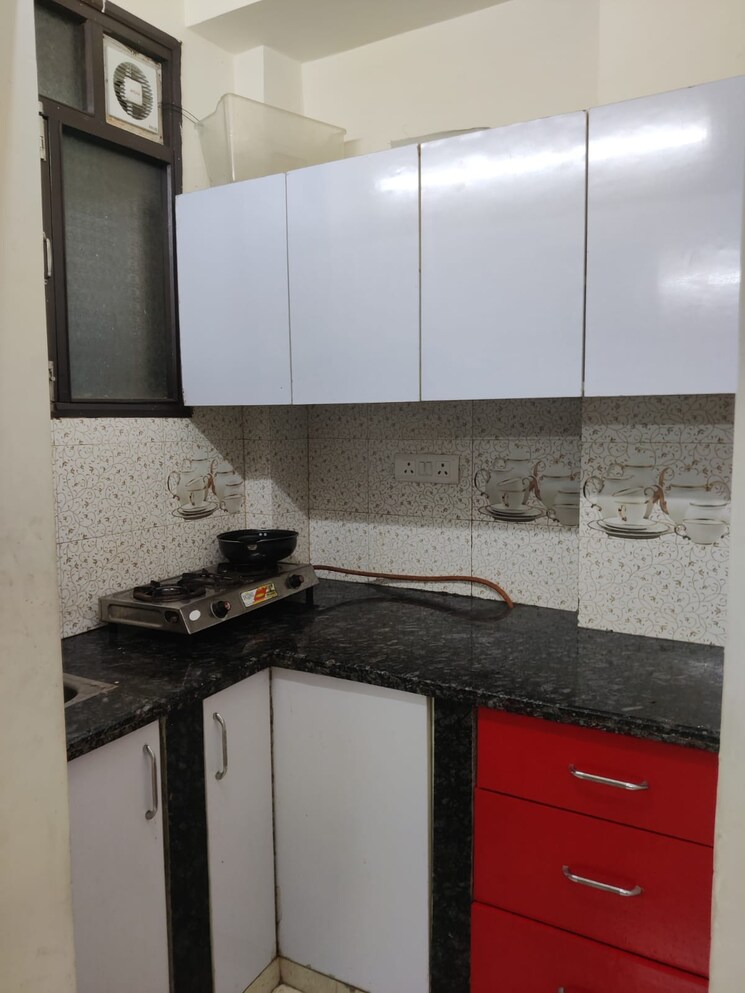 Kitchen, east of kailash 1 RK 500 Sq.Ft. Builder Floor In East Of Kailash Delhi 9602897