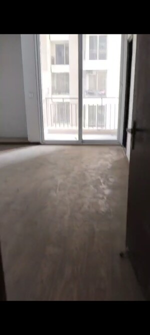 Room in 3 BHK Apartment at Amrapali Golf Homes, Sector 4 Greater Noida – for Rent