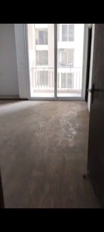 Room in 3 BHK Apartment at Amrapali Golf Homes, Sector 4 Greater Noida – for Rent