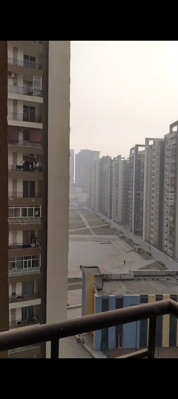 3 BHK Apartment – Exterior View View at Amrapali Golf Homes, Sector 4 Greater Noida - for Rent