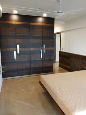 Room in 4 BHK Apartment at Steesha, Bandra West – for Rent