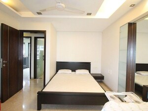 Building Lobby in 4 BHK Apartment at Kamala Khandelwal Apartments, Khar West – for Rent
