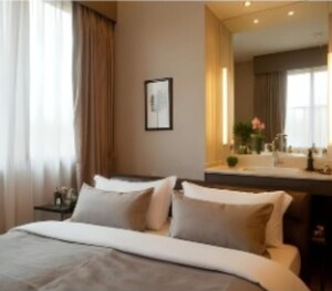 Bedroom in 3 BHK Apartment at Oberoi Realty Exquisite, Goregaon East – for Rent