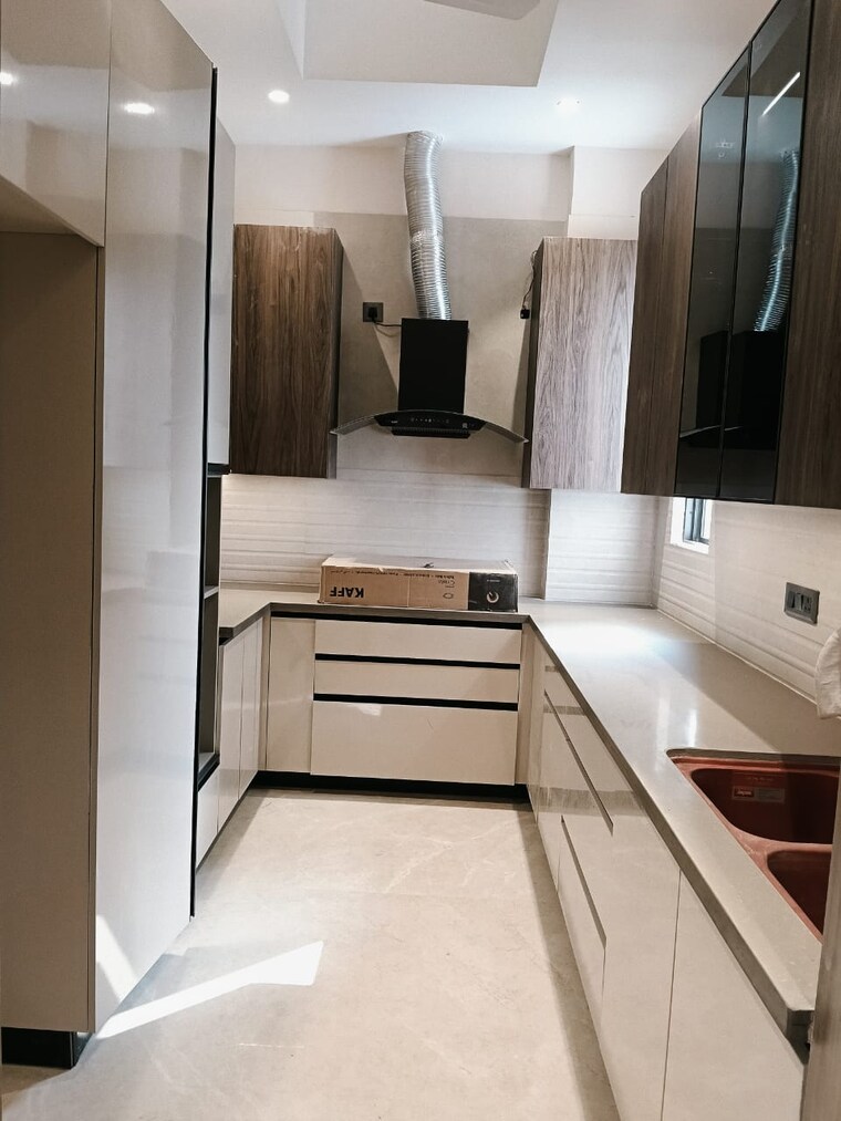 Kitchen, east-of-kailash-block-b-rwa 3 Bedroom 125 Sq.Yd. Builder Floor In East Of Kailash Delhi 9602929