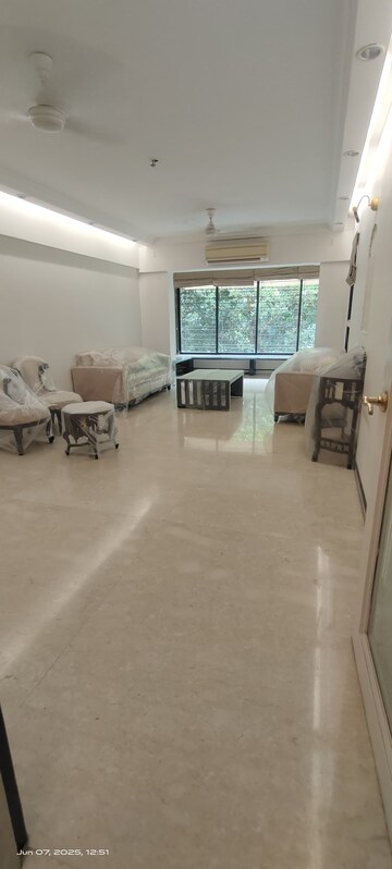 Parking in 4 BHK Apartment at Bandra West – for Rent