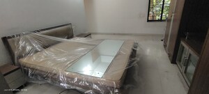 Team Area in 4 BHK Apartment at Bandra West – for Rent