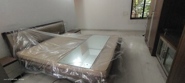 Team Area in 4 BHK Apartment at Bandra West – for Rent