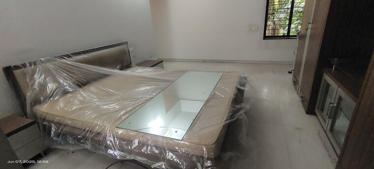 Team Area, bandra west 4 Bedroom 1650 Sq.Ft. Apartment In Bandra West Mumbai 9602925