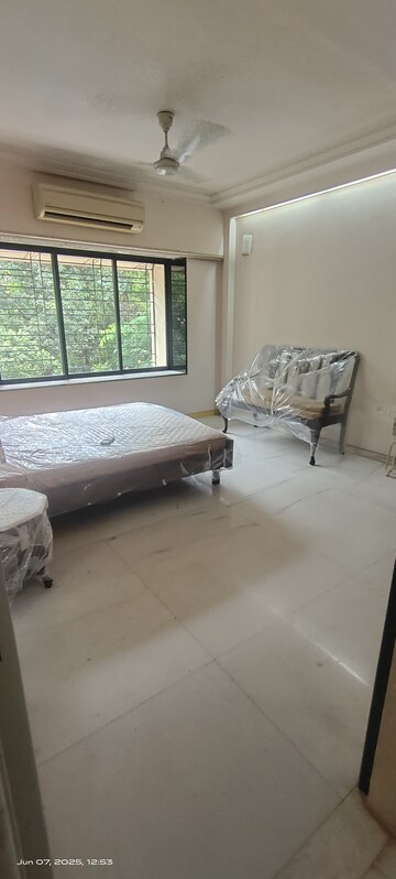 Bedroom in 4 BHK Apartment at Bandra West – for Rent