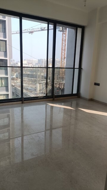 Room in 4 BHK Apartment at Radius Residency and Anand Bhuvan, Santacruz West – for Rent