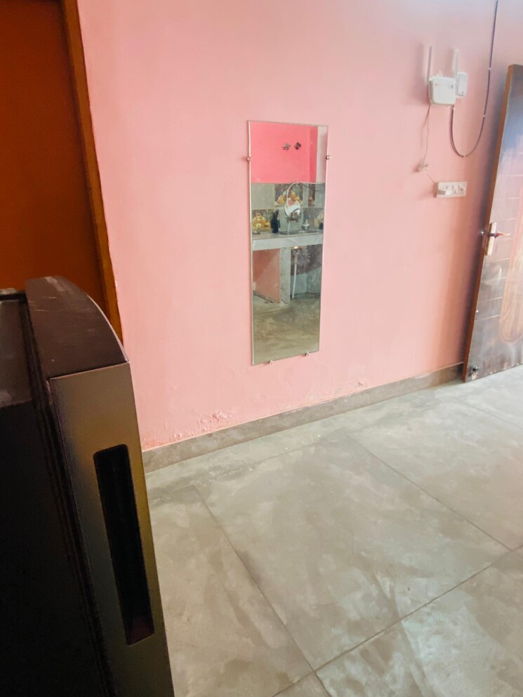 Room, vineet khand Pg For Boys & Girls In Vineet Khand 9602931