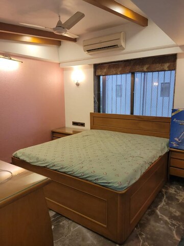 Bedroom in 4 BHK Apartment at Santacruz West – for Rent