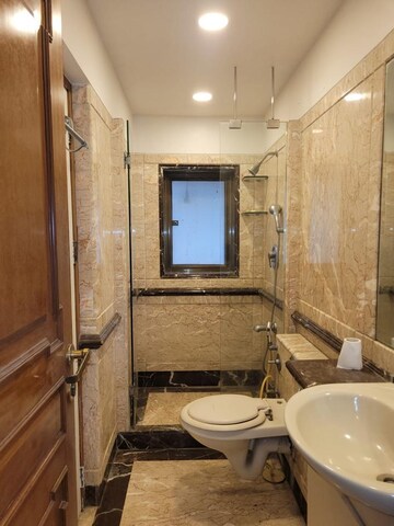 Bathroom in 4 BHK Apartment at Santacruz West – for Rent