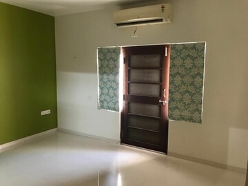 Room in 4 BHK Villa at Sanand – for Rent