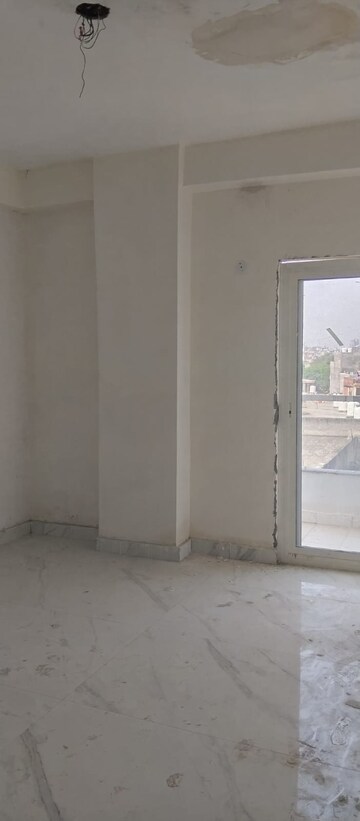 Room in 2 BHK Builder Floor at DMD Hometech Awas Yojna, Sector 73 – for Sale