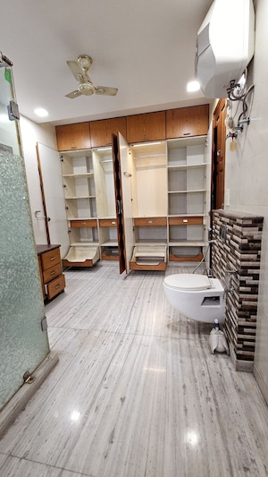 Staircase in 3 BHK Builder Floor at Ansal Plaza Sector-23, Sector 23 – for Rent