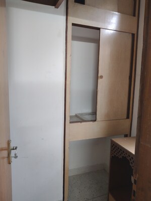 Furnished Amenities in 3 BHK Apartment at Sector 21c – for Rent