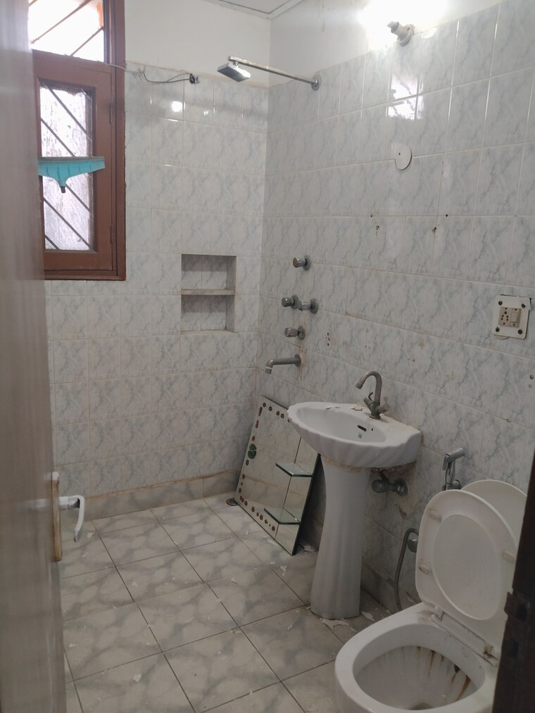 Bathroom, sector 21c 3 Bedroom 1350 Sq.Ft. Apartment In Sector 21c Faridabad 9603005