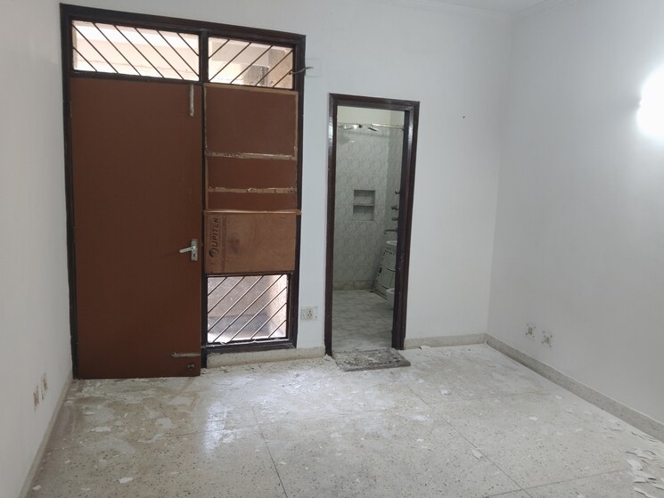 Room, sector 21c 3 Bedroom 1350 Sq.Ft. Apartment In Sector 21c Faridabad 9603005