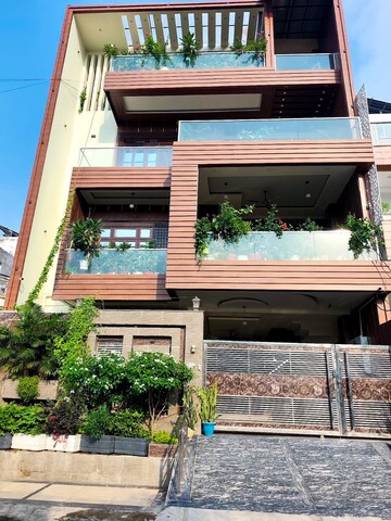 Room in  Pg at Vineet Khand – for Rent