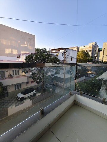 Balcony in 3 BHK Apartment at Alkapuri – for Rent