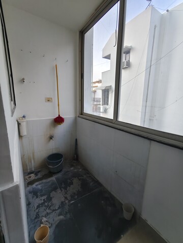 Bathroom in 3 BHK Apartment at Alkapuri – for Rent