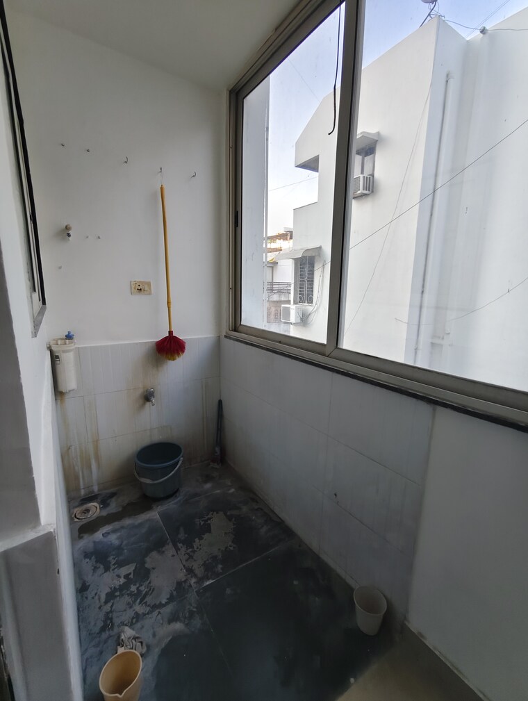 Bathroom, alkapuri 3 Bedroom 1400 Sq.Ft. Apartment In Alkapuri Vadodara 9603063