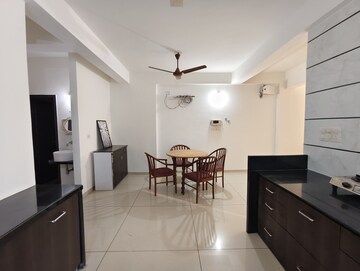 Living Room in 3 BHK Apartment at Alkapuri – for Rent