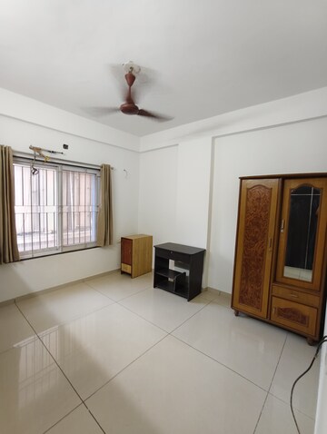 Living Room in 3 BHK Apartment at Alkapuri – for Rent