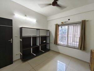 Room in 3 BHK Apartment at Alkapuri – for Rent