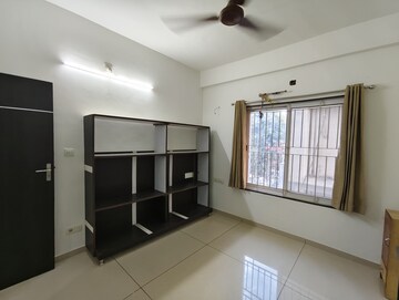 Room in 3 BHK Apartment at Alkapuri – for Rent