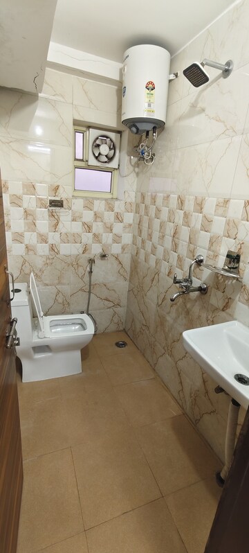 Bathroom in 1 BHK Apartment at Dwarka – for Rent
