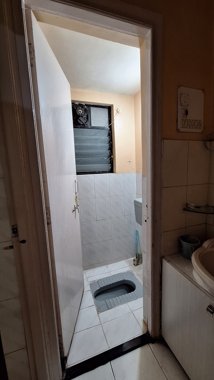 Bathroom, rahul-atul-nagar-chs 2 Bedroom 1000 Sq.Ft. Builder Floor In Warje Pune 9603080