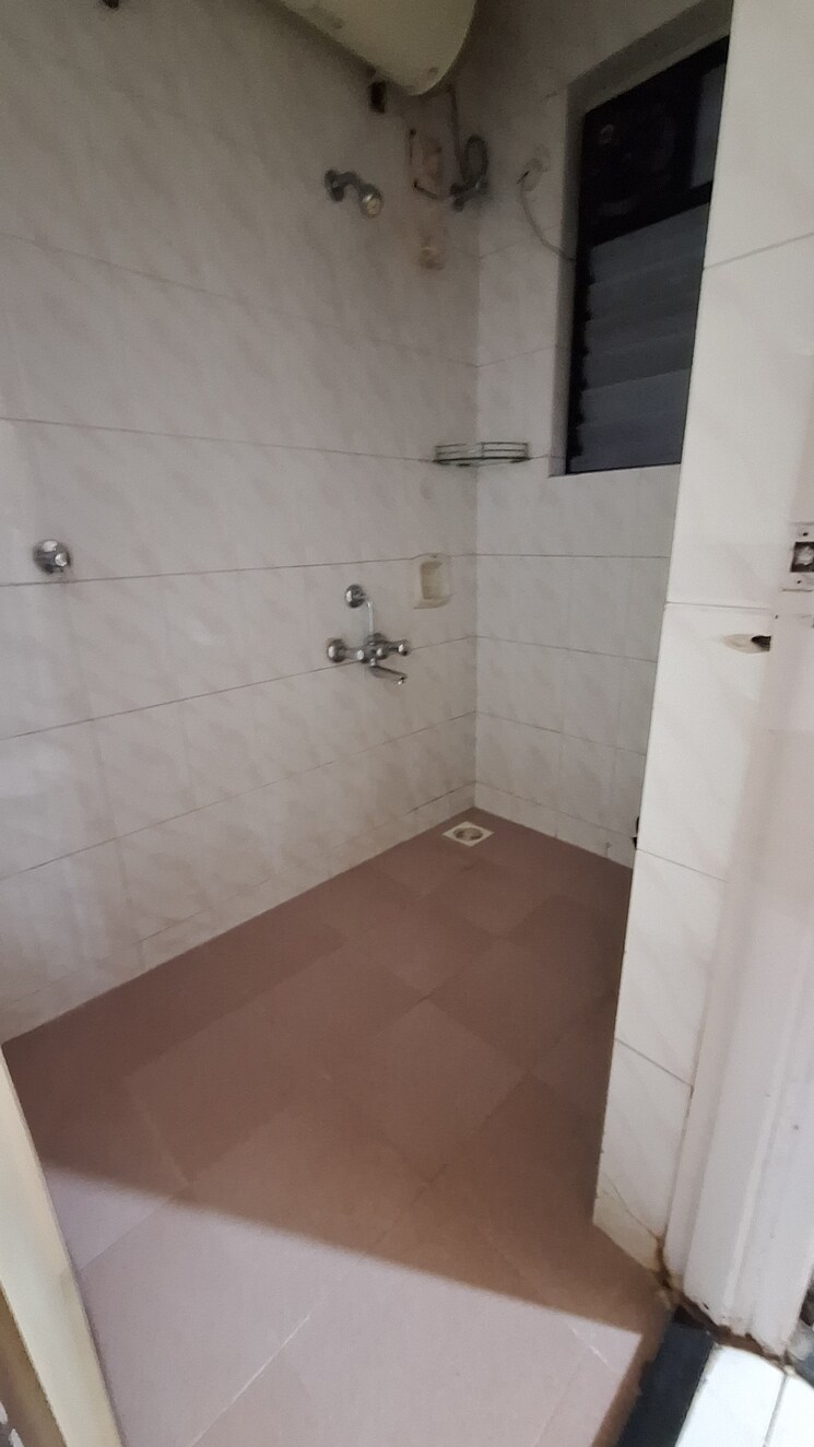 Bathroom, rahul-atul-nagar-chs 2 Bedroom 1000 Sq.Ft. Builder Floor In Warje Pune 9603080