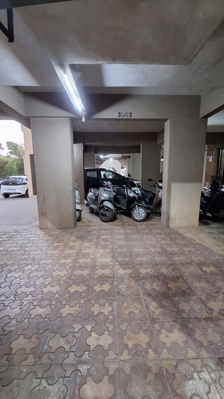  Parking, rahul-atul-nagar-chs 2 Bedroom 1000 Sq.Ft. Builder Floor In Warje Pune 9603080