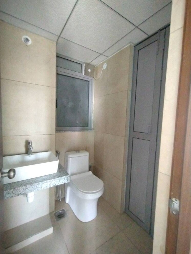 Bathroom, kalpataru-immensa-f 1 Bedroom 450 Sq.Ft. Apartment In Kolshet Road Thane 9603085