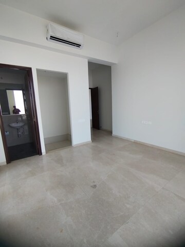 Room in 4 BHK Apartment at Omkar Alta Monte, Malad East – for Rent