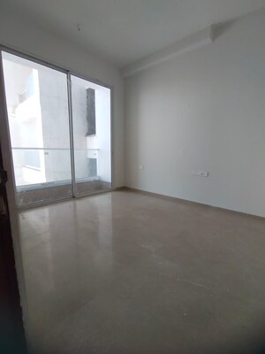 Room in 4 BHK Apartment at Omkar Alta Monte, Malad East – for Rent