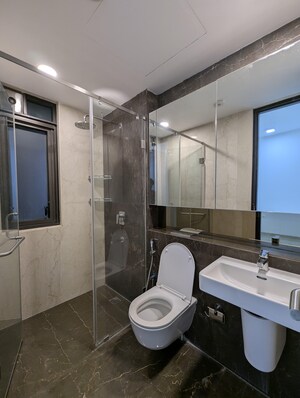 Team Area in 3 BHK Apartment at Worli – for Rent