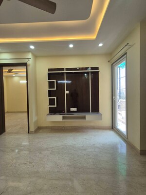 Room in 3 BHK Builder Floor at Ansal Plaza Sector-23, Sector 23 – for Rent