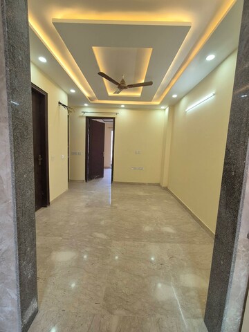 Building Lobby in 3 BHK Builder Floor at Ansal Plaza Sector-23, Sector 23 – for Rent