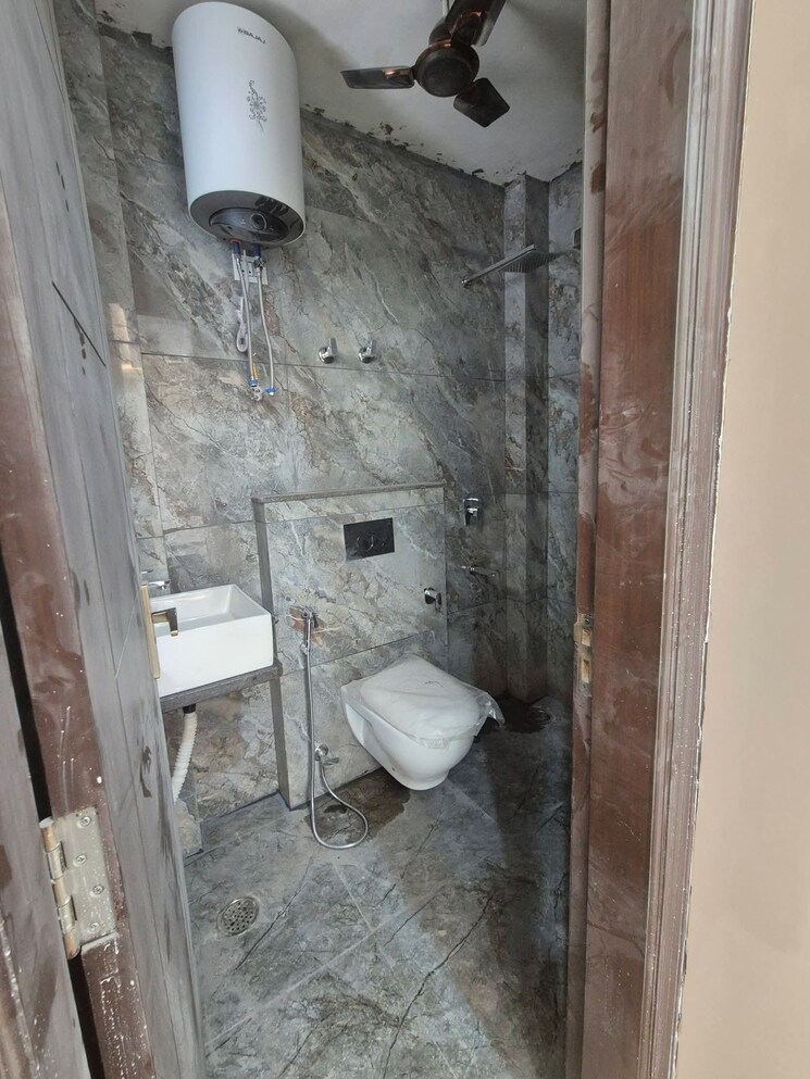 Bathroom, ansal-plaza-sector-23 3 Bedroom 2500 Sq.Ft. Builder Floor In Sector 23 Gurgaon 9603103